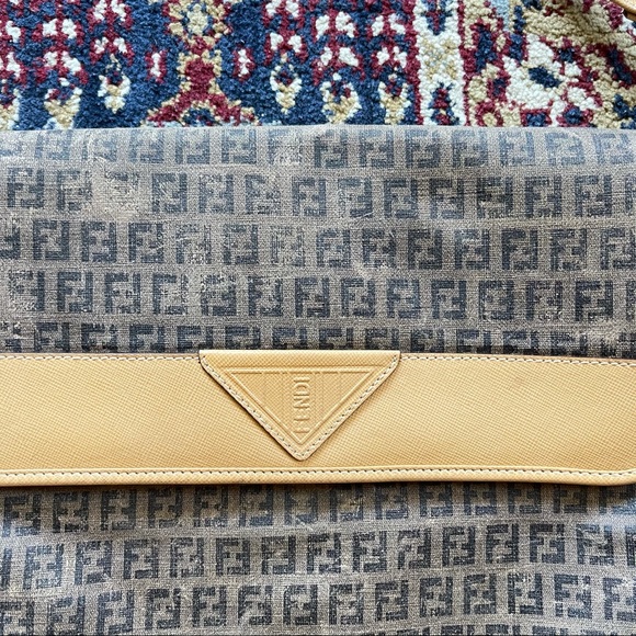 🌈 Amazing Vintage Fendi crossbody bag - Picture 3 of 16